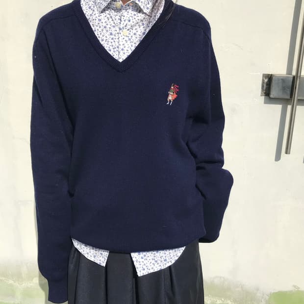 네이비 브이넥 니트