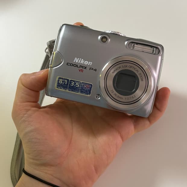 니콘 쿨픽스 P4 실버