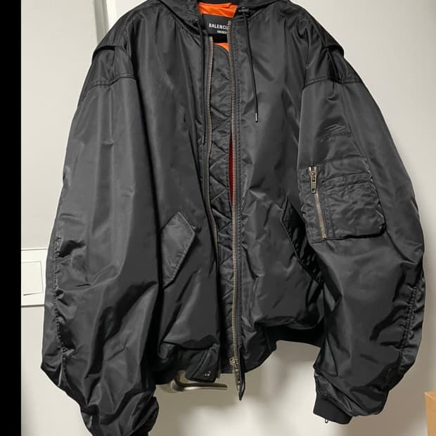 발렌시아가 3b 봄버 팝니다