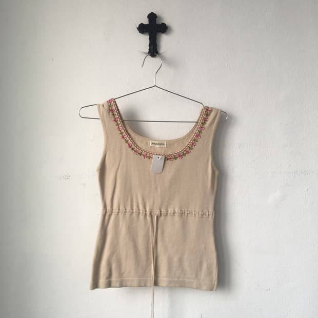 Flower stitch point sleeveless