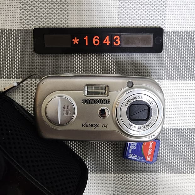 삼성캐녹스 D4 디지털카메라 AA건전지