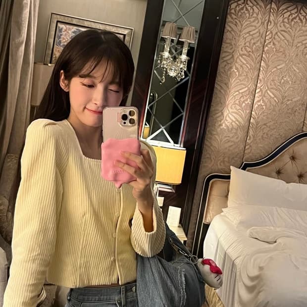 마론에디션 코듀로이 블라우스 오마이걸 아린 착용
