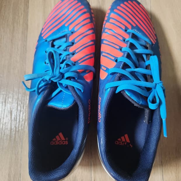 아디다스 축구화