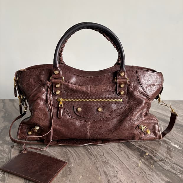 발렌시아가 시티 모터백 브라운