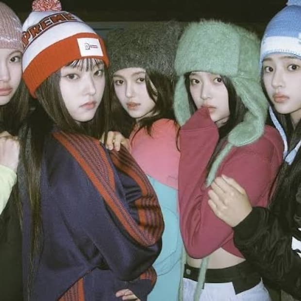 니들스 크루넥 맨투맨 다크퍼플 L사이즈(뉴진스 강해린 착용)