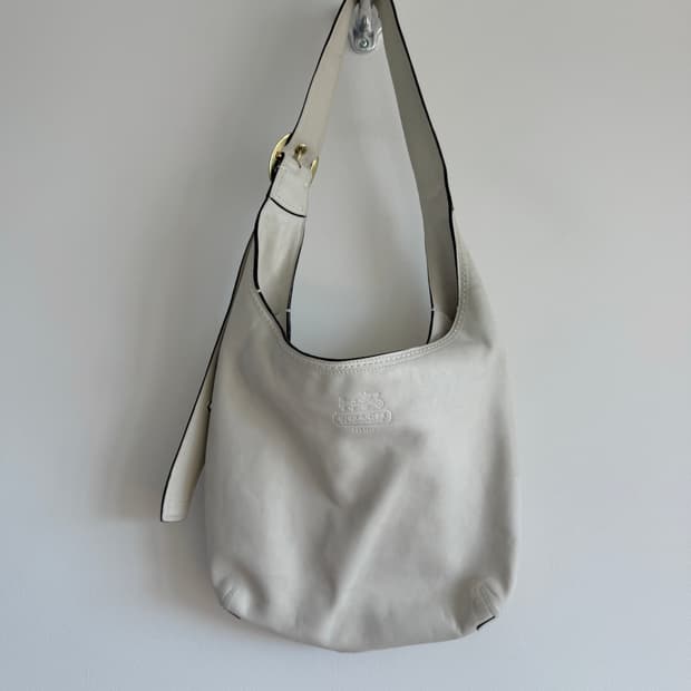 코치(COACH) 레더 숄더백