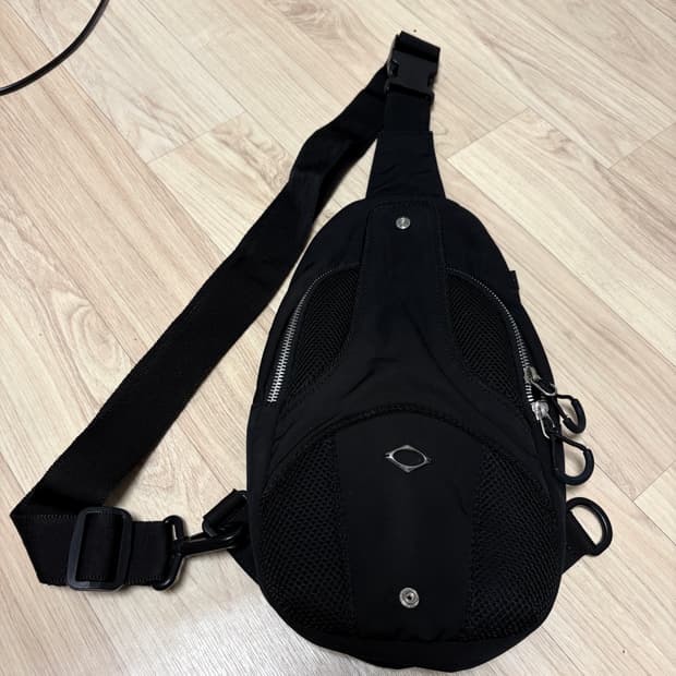 미스치프 폴더블 슬링백 블랙