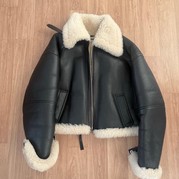 아크네 무스탕 38 