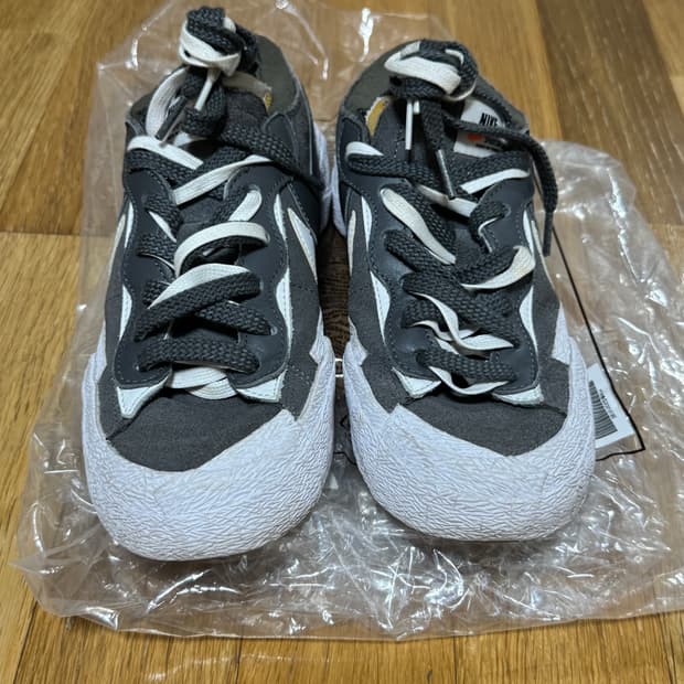 (급처) 나이키 사카이 블레이저 로우 아이언그레이240