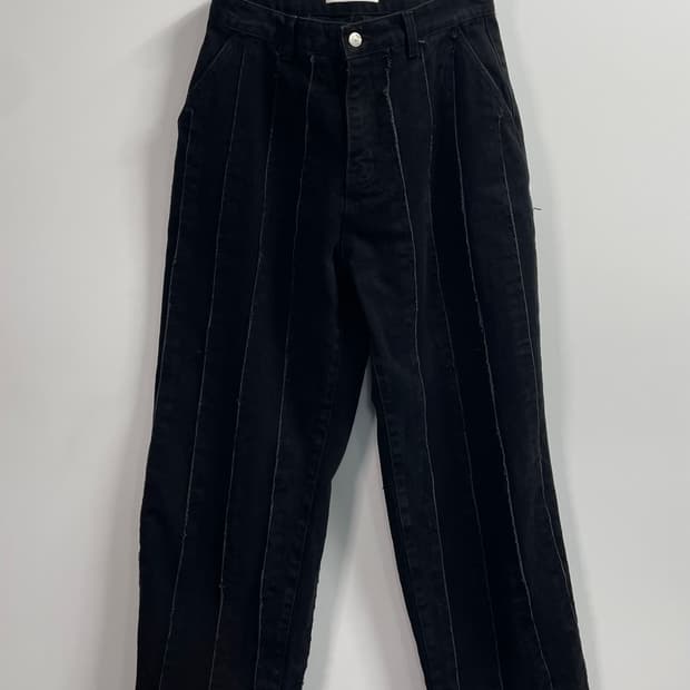 마땡킴 컷팅 루즈 블랙 데님팬츠 (onp.36)