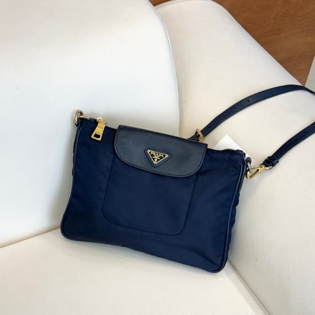 프라다 포코노 사피아노 플랩 크로스백(정품)