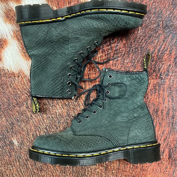 [235] 닥터마틴 1460 뱀피 패턴 워커