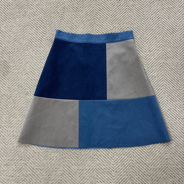 빔즈 스웨이드 배색 스커트 v3026