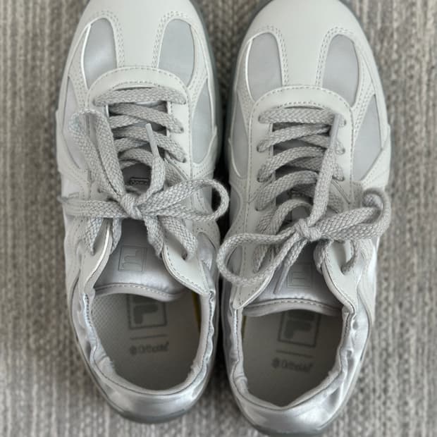 (1회 착용) 휠라 글리오 실버문 235 차정원 운동화