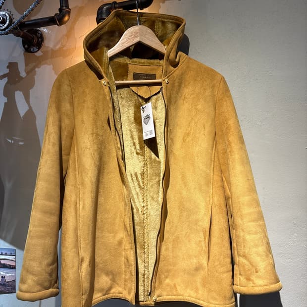 톰보이 옐로우 후드 무스탕