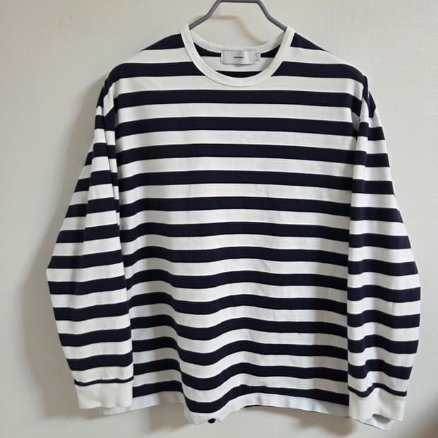 (1) 그라프페이퍼 스트라이프 롱슬리브 판매합니다.