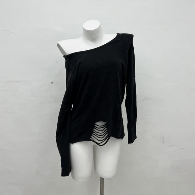 Rocktium damaged long sleeve