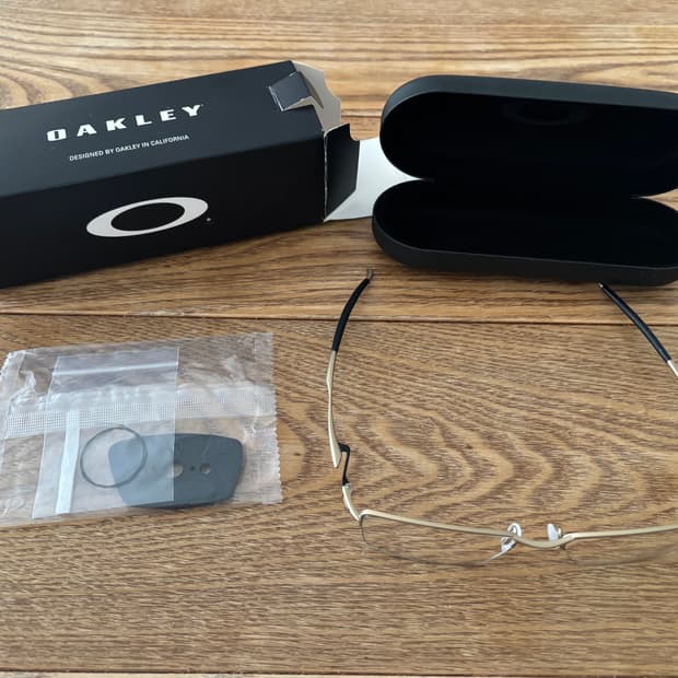 오클리 리자드 사틴 라이트 골드 56 팝니다