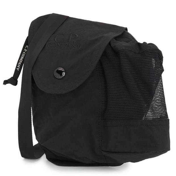 CP컴퍼니 숄더백 블랙 판매합니다 