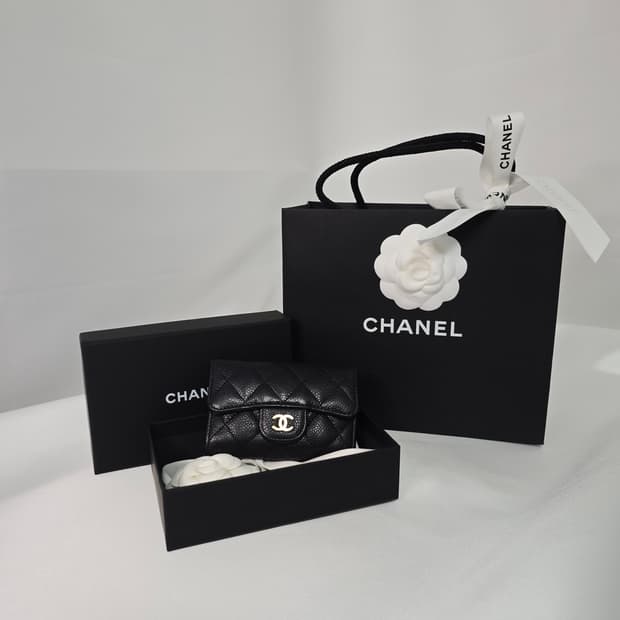 샤넬 클래식 카드지갑 블랙 금장 (AP0214)