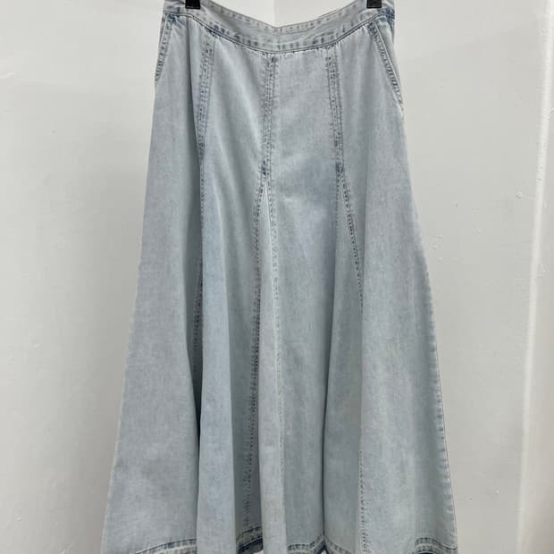 써스데이아일랜드 연청 디테일 롱 스커트