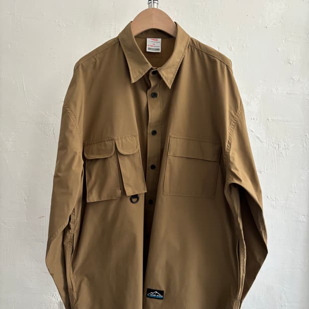 BEAMS × TIGORA 빔즈 × 티고라 베이지 유틸리티 셔츠