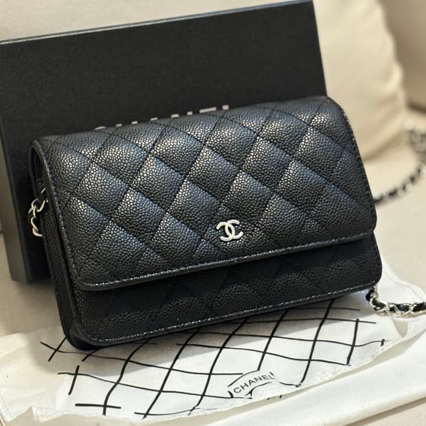 샤넬 클래식 캐비어 WOC 은장체인 (새상품)