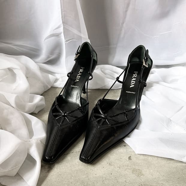 PRADA leather pumps heel