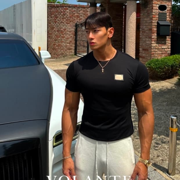 볼란테 골드탭 머슬핏 반팔 티셔츠 1