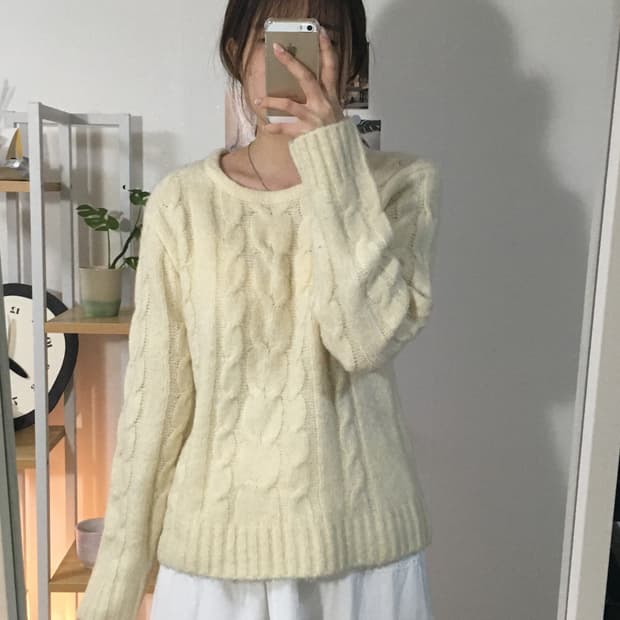 사만사먼스 아이보리 꽈배기 니트