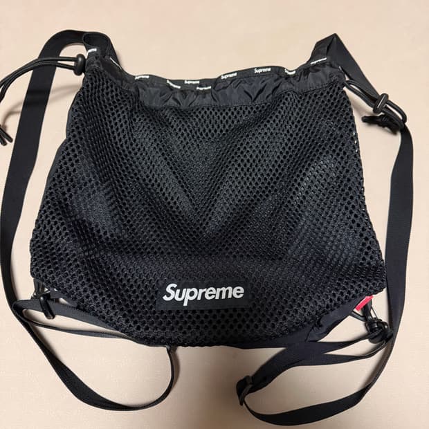 슈프림 메쉬 스몰 백팩 블랙 - 23SS