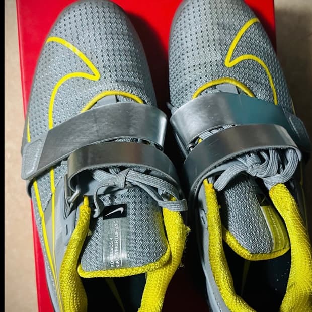 나이키 로말레오 4 울프 그레이 라이트닝