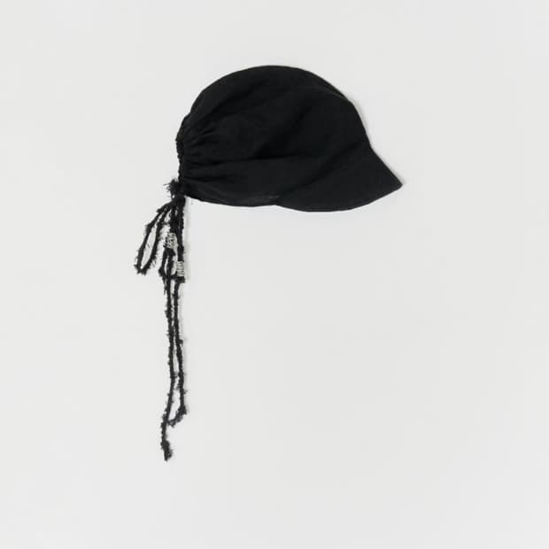 하르테올뎀 Harteordemn 린넨 셔링 캡 블랙 - 1회착