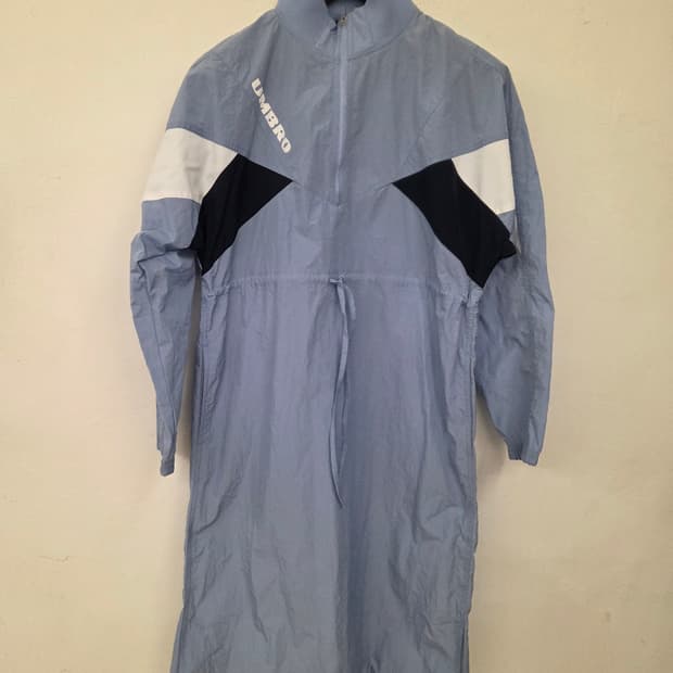 엄브로 블루 배색 바람막이 원피스 85