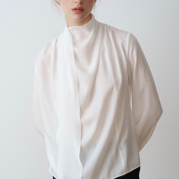 (원가14.9)오브베이지 26ss vine drape tie blouse