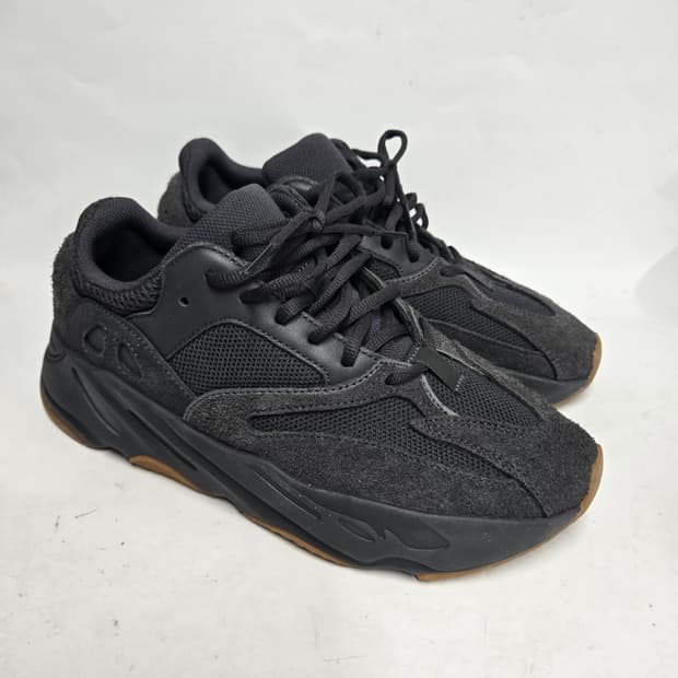 아디다스 이지 700 V3 블랙 스니커즈 270mm