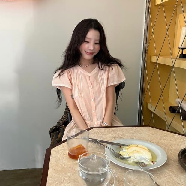 온무드 레이스 핀턱 블라우스