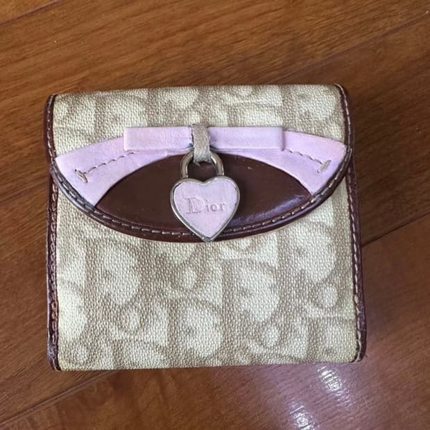 디올 로맨틱 지갑 하트 빈티지 하트참 오블리크