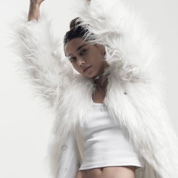 오도어 화이트 퍼 자켓