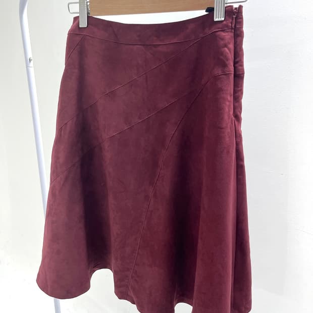 Line Point Wine Skirt