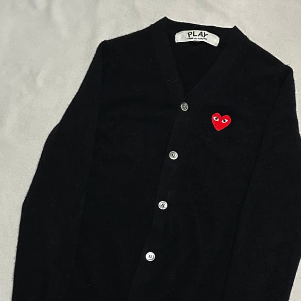 M 꼼데가르송 하트로고 브이넥 블랙 울 가디건