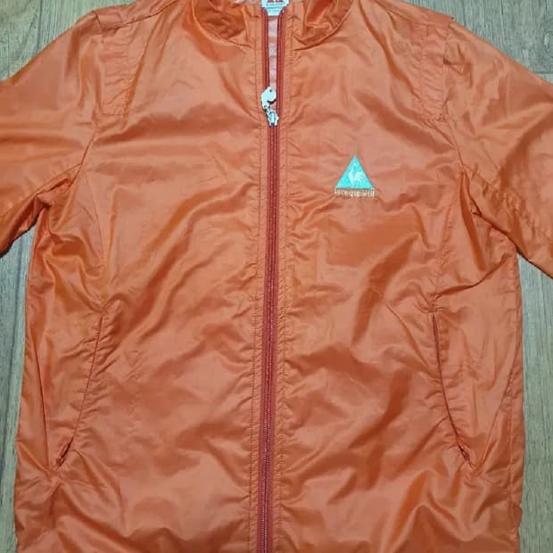 르꼬끄 바람막이 90 사이즈입니다