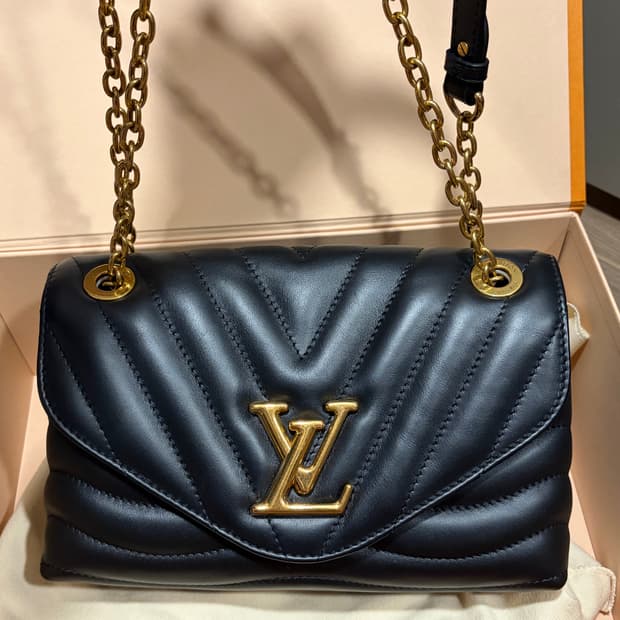 정품 루이비통 LV뉴웨이브 체인백 