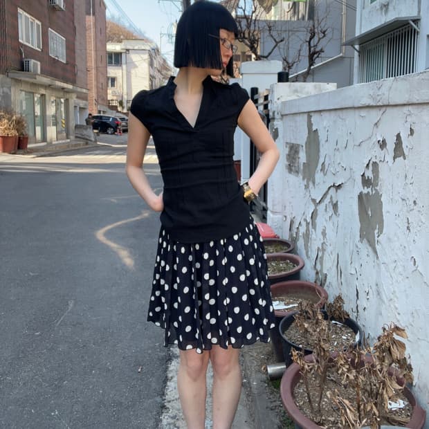 도트 무늬 블랙 프릴 미디 스커트