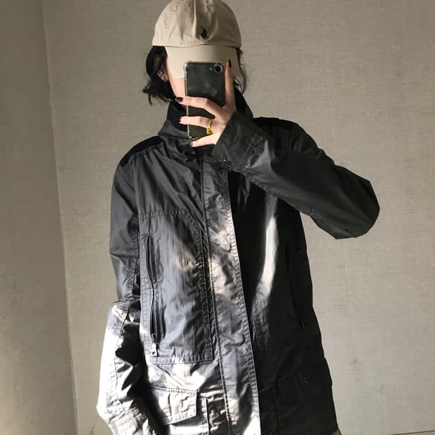 게스 나일론 디테일 자켓