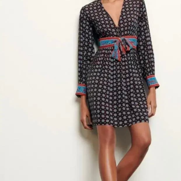 산드로 랩스타일 플라워 패턴 레이온 미니 원피스 배색 벨트 프렌치 시크