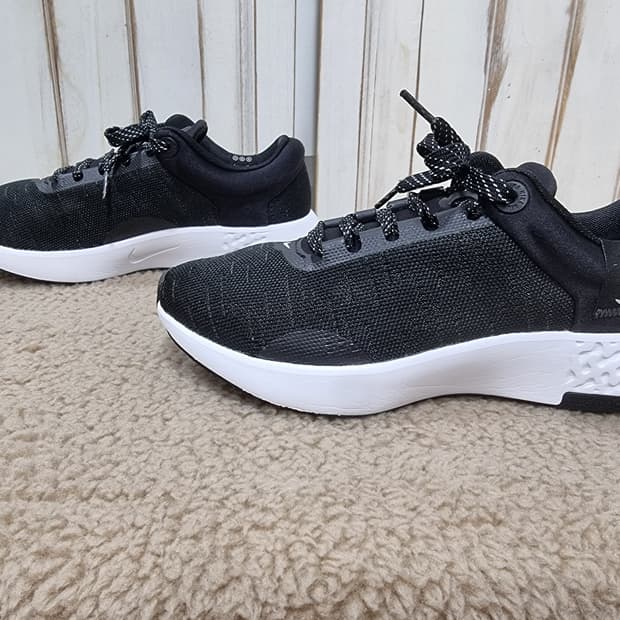 나이키 리뉴 세레니트 런 (C995