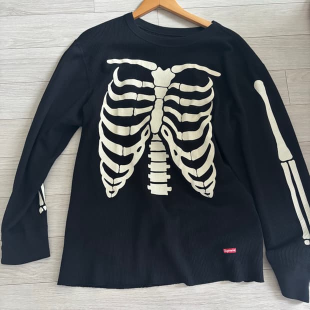 슈프림 본 해골티셔츠 급처