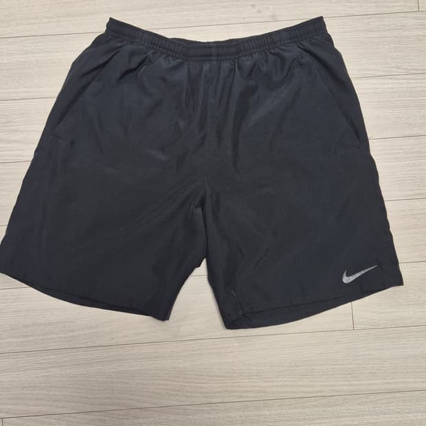 나이키 드라이핏 런닝 쇼츠 M