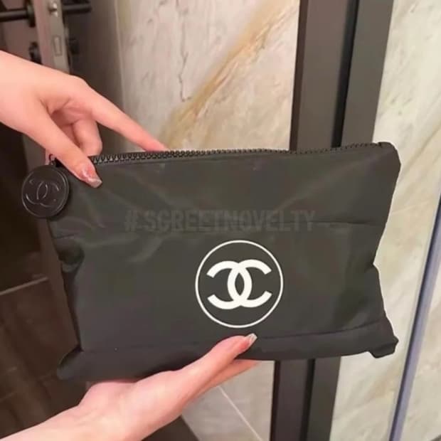 샤넬뷰티 기프트 패딩파우치 블랙 무료배송